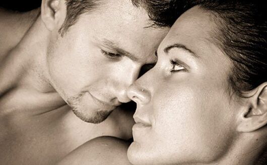 žena i muškarac povećana potencija s vitaminima